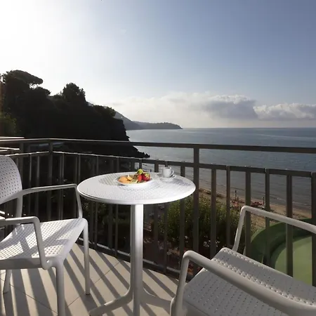 Summit מלון