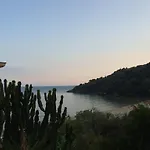 Hotel Summit