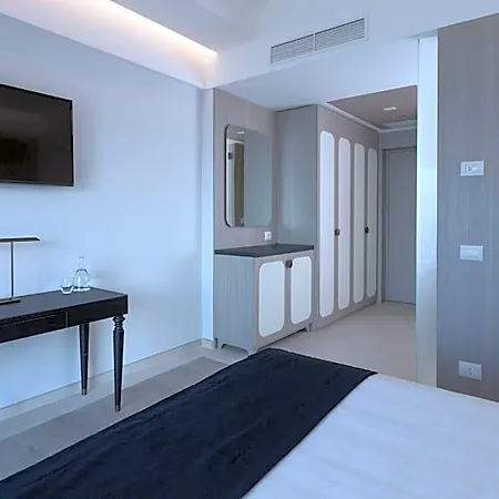 Summit Hotel 4*