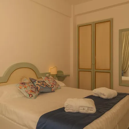 Summit Szálloda 4*