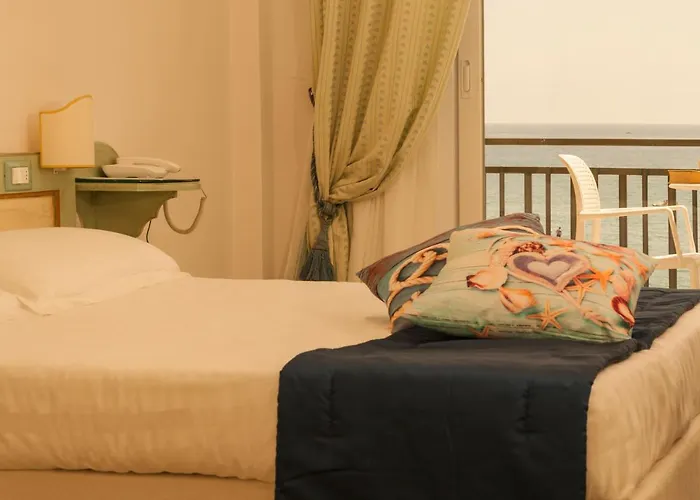 ホテル Summit ガエータ